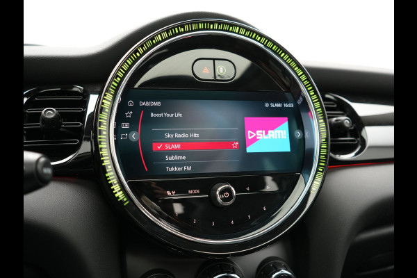MINI Electric MINI Yours 32,6 kWh 184pk Dealer O.H. | Panodak | Head Up | Camera | Lederen Sportstoelen Verwarmd | Apple Carplay | Cruise Control | Navigatie | DAB |