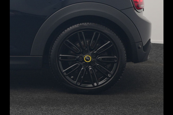MINI Electric MINI Yours 32,6 kWh 184pk Dealer O.H. | Panodak | Head Up | Camera | Lederen Sportstoelen Verwarmd | Apple Carplay | Cruise Control | Navigatie | DAB |