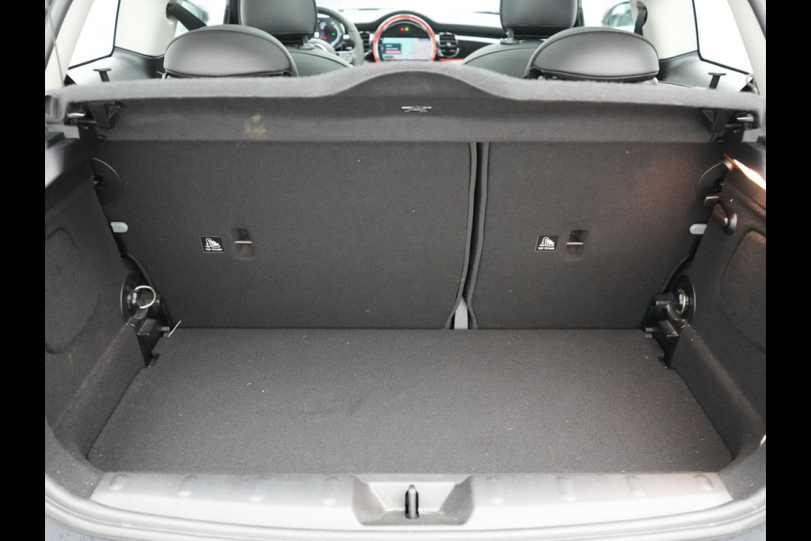 MINI Electric MINI Yours 32,6 kWh 184pk Dealer O.H. | Panodak | Head Up | Camera | Lederen Sportstoelen Verwarmd | Apple Carplay | Cruise Control | Navigatie | DAB |