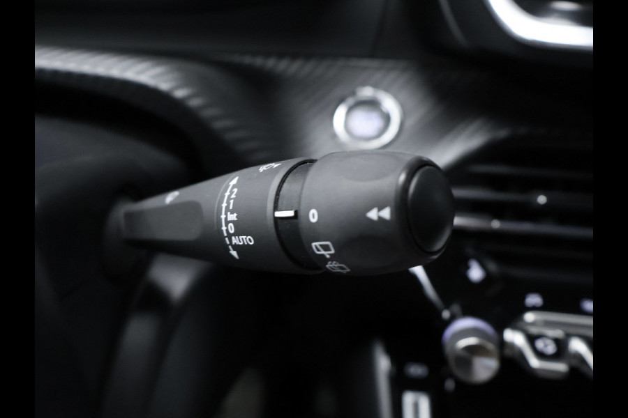 Peugeot 2008 1.2 PureTech Allure Pack (APPLE CARPLAY,LED,NAVI,CAMERA,PDC,SPORTSTOELEN,CLIMATE,CRUISE,LM VELGEN,NETTESTAAT)