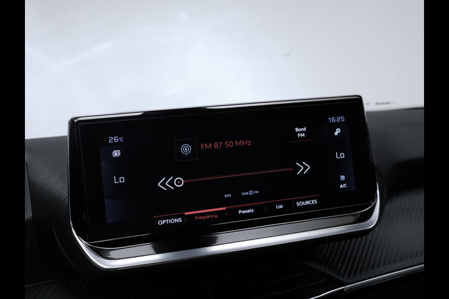 Peugeot 2008 1.2 PureTech Allure Pack (APPLE CARPLAY,LED,NAVI,CAMERA,PDC,SPORTSTOELEN,CLIMATE,CRUISE,LM VELGEN,NETTESTAAT)