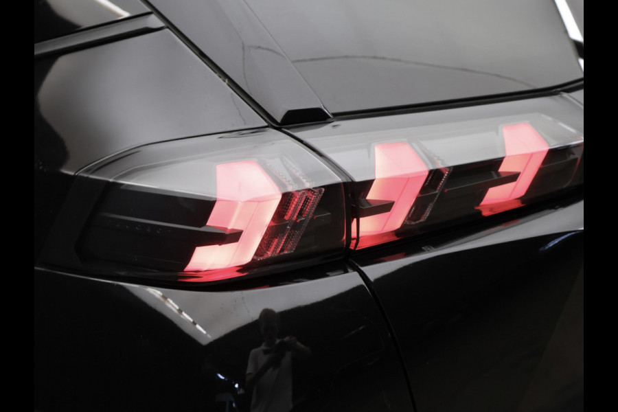 Peugeot 2008 1.2 PureTech Allure Pack (APPLE CARPLAY,LED,NAVI,CAMERA,PDC,SPORTSTOELEN,CLIMATE,CRUISE,LM VELGEN,NETTESTAAT)