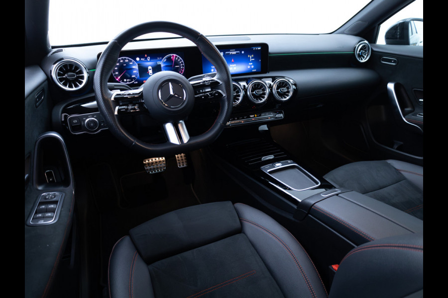 Mercedes-Benz A-Klasse 250 e Star Edition AMG Line Night Facelift | Adap. Cruise | Stoelverw. | Sfeerverlichting | Navigatie | App. connect | Camera, Dodehoek waarschuwing