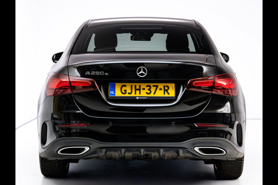 Mercedes-Benz A-Klasse 250 e Star Edition AMG Line Night Facelift | Adap. Cruise | Stoelverw. | Sfeerverlichting | Navigatie | App. connect | Camera, Dodehoek waarschuwing