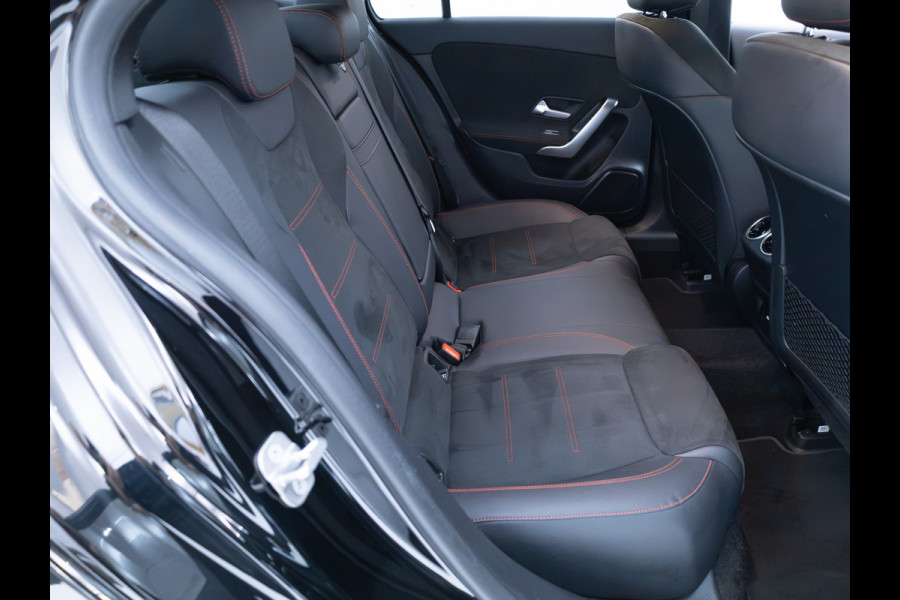 Mercedes-Benz A-Klasse 250 e Star Edition AMG Line Night Facelift | Adap. Cruise | Stoelverw. | Sfeerverlichting | Navigatie | App. connect | Camera, Dodehoek waarschuwing