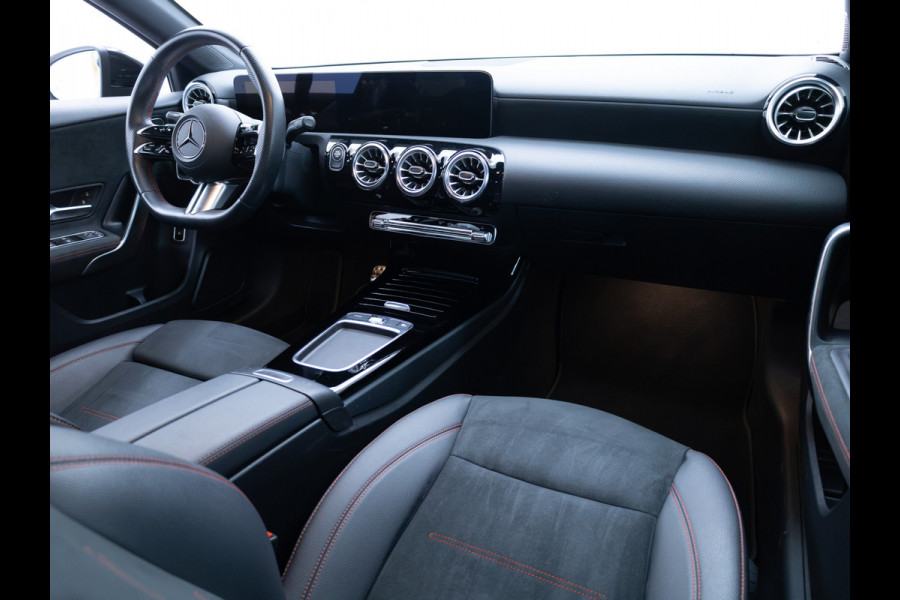 Mercedes-Benz A-Klasse 250 e Star Edition AMG Line Night Facelift | Adap. Cruise | Stoelverw. | Sfeerverlichting | Navigatie | App. connect | Camera, Dodehoek waarschuwing