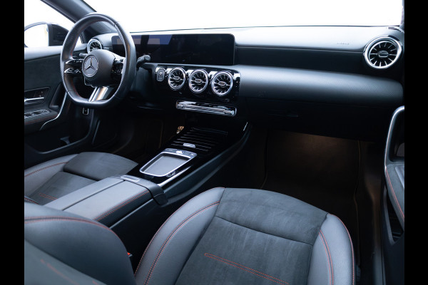 Mercedes-Benz A-Klasse 250 e Star Edition AMG Line Night Facelift | Adap. Cruise | Stoelverw. | Sfeerverlichting | Navigatie | App. connect | Camera, Dodehoek waarschuwing