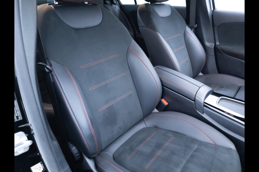 Mercedes-Benz A-Klasse 250 e Star Edition AMG Line Night Facelift | Adap. Cruise | Stoelverw. | Sfeerverlichting | Navigatie | App. connect | Camera, Dodehoek waarschuwing