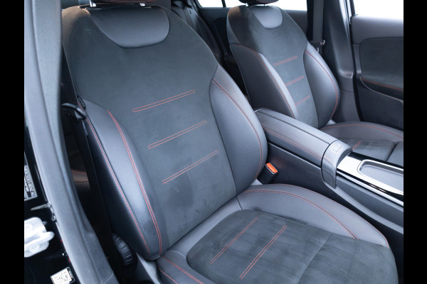 Mercedes-Benz A-Klasse 250 e Star Edition AMG Line Night Facelift | Adap. Cruise | Stoelverw. | Sfeerverlichting | Navigatie | App. connect | Camera, Dodehoek waarschuwing