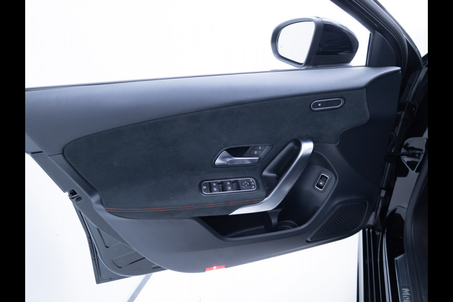 Mercedes-Benz A-Klasse 250 e Star Edition AMG Line Night Facelift | Adap. Cruise | Stoelverw. | Sfeerverlichting | Navigatie | App. connect | Camera, Dodehoek waarschuwing