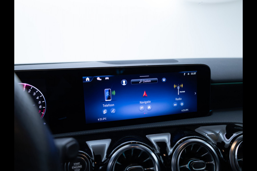 Mercedes-Benz A-Klasse 250 e Star Edition AMG Line Night Facelift | Adap. Cruise | Stoelverw. | Sfeerverlichting | Navigatie | App. connect | Camera, Dodehoek waarschuwing