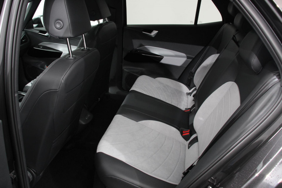 Volkswagen ID.3 Pro Edition 58 kWh Warmtepomp 18"Lichtmetalen Velgen Navigatie Camera Adaptieve Cruise Control Climate Control