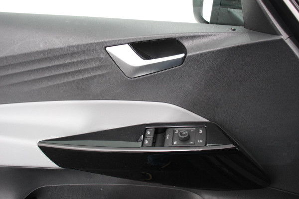 Volkswagen ID.3 Pro Edition 58 kWh Warmtepomp 18"Lichtmetalen Velgen Navigatie Camera Adaptieve Cruise Control Climate Control