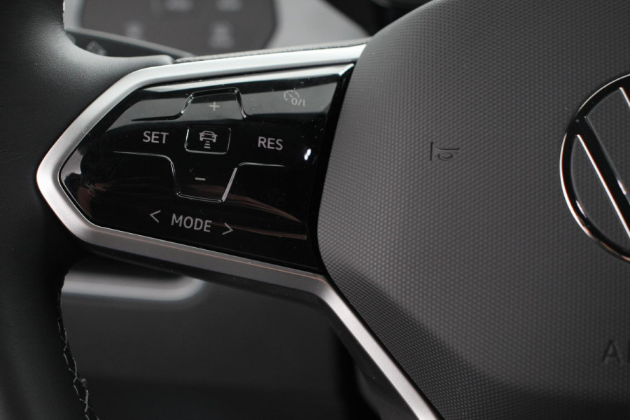 Volkswagen ID.3 Pro Edition 58 kWh Warmtepomp 18"Lichtmetalen Velgen Navigatie Camera Adaptieve Cruise Control Climate Control