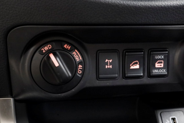Nissan Navara 2.3 dCi 164pk N-Connecta King Cab 4x4 Camera/Navi/Trekhaak 3500kg 08-2020