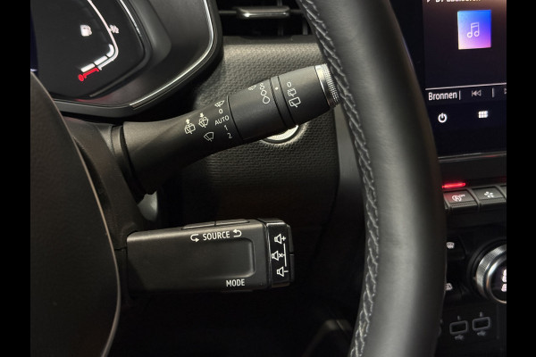 Renault Clio 1.0 TCe 100pk Edition One | Groot Navi | Bose | 17" | Camera | Stoel & Stuur verwarming | Carplay | 100 % Dealer onderhouden!