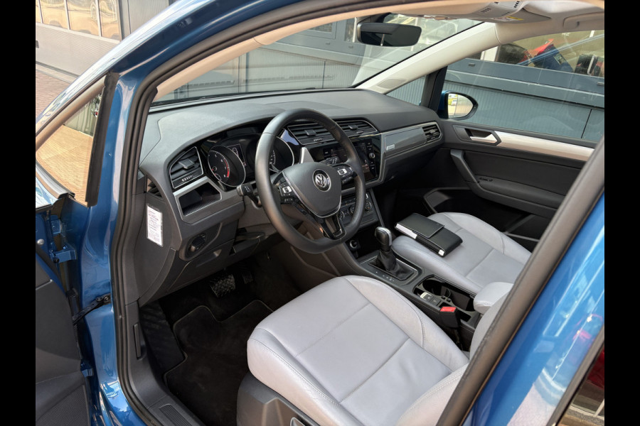 Volkswagen Touran 1.5 TSi 150pk DSG Comfortline 7-persoons SCHUIFDAK/LEDER/CAMERA/NAVI/ADAPT.CRUISE/WINTERPACK