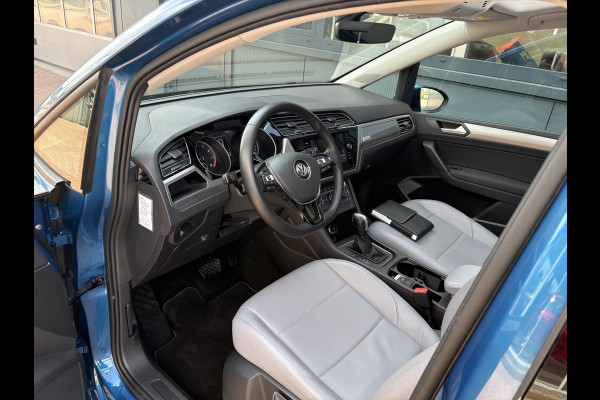 Volkswagen Touran 1.5 TSi 150pk DSG Comfortline 7-persoons SCHUIFDAK/LEDER/CAMERA/NAVI/ADAPT.CRUISE/WINTERPACK