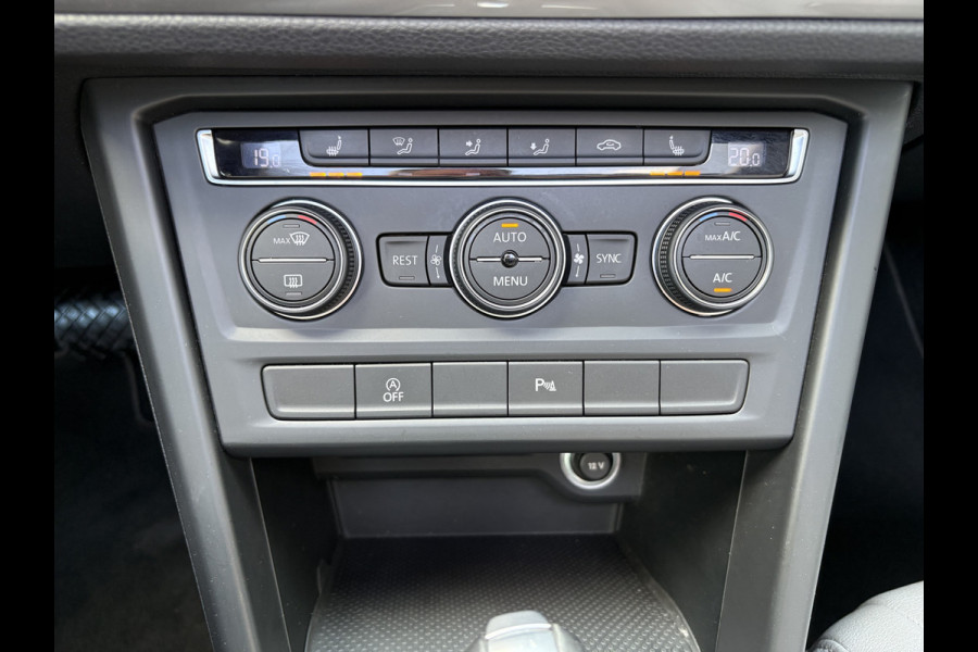 Volkswagen Touran 1.5 TSi 150pk DSG Comfortline 7-persoons SCHUIFDAK/LEDER/CAMERA/NAVI/ADAPT.CRUISE/WINTERPACK