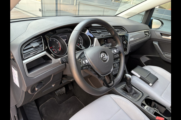 Volkswagen Touran 1.5 TSi 150pk DSG Comfortline 7-persoons SCHUIFDAK/LEDER/CAMERA/NAVI/ADAPT.CRUISE/WINTERPACK