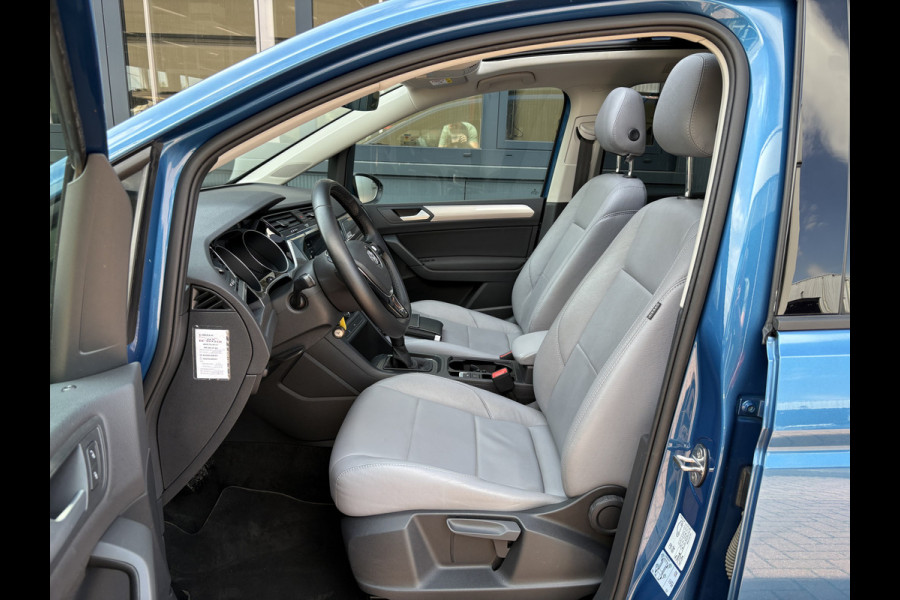 Volkswagen Touran 1.5 TSi 150pk DSG Comfortline 7-persoons SCHUIFDAK/LEDER/CAMERA/NAVI/ADAPT.CRUISE/WINTERPACK