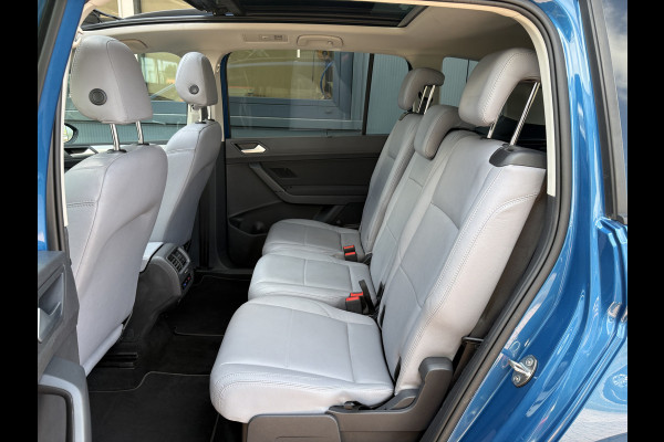 Volkswagen Touran 1.5 TSi 150pk DSG Comfortline 7-persoons SCHUIFDAK/LEDER/CAMERA/NAVI/ADAPT.CRUISE/WINTERPACK