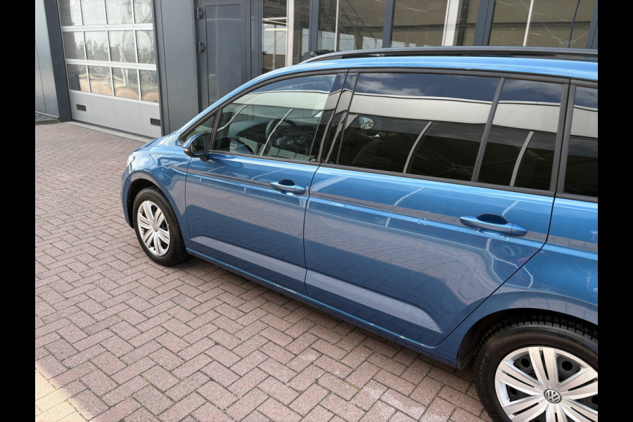 Volkswagen Touran 1.5 TSi 150pk DSG Comfortline 7-persoons SCHUIFDAK/LEDER/CAMERA/NAVI/ADAPT.CRUISE/WINTERPACK