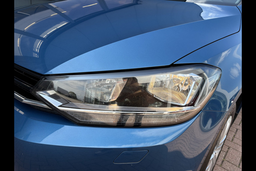 Volkswagen Touran 1.5 TSi 150pk DSG Comfortline 7-persoons SCHUIFDAK/LEDER/CAMERA/NAVI/ADAPT.CRUISE/WINTERPACK