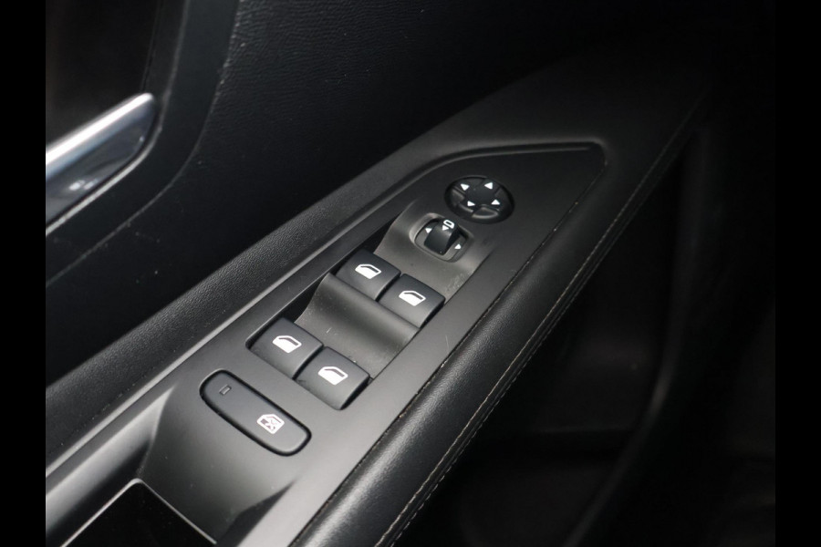 Peugeot 3008 1.2 PT 130 PK AUT. + TREKHAAK | STOELVERWARMING | APPLE CARPLAY |