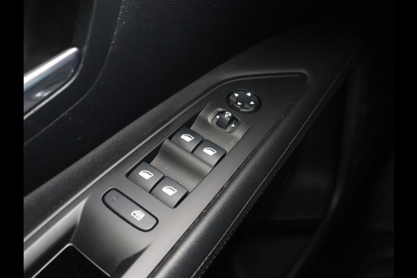 Peugeot 3008 1.2 PT 130 PK AUT. + TREKHAAK | STOELVERWARMING | APPLE CARPLAY |