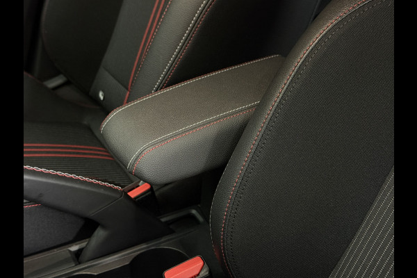 Renault Clio 1.0 TCe 100pk R.S. Line | Groot Navi | Camera | Carplay | 17 inch | Sport stoelen | 100% onderhouden!