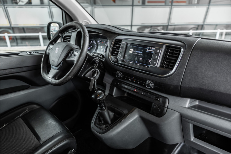 Peugeot Expert 2.0 BlueHDI L2 Premium | CarPlay | Navigatie | 3-Zitter | Cruise control | Airco | Nieuwe APK | Orig. NL Auto | L2H1 | Lang