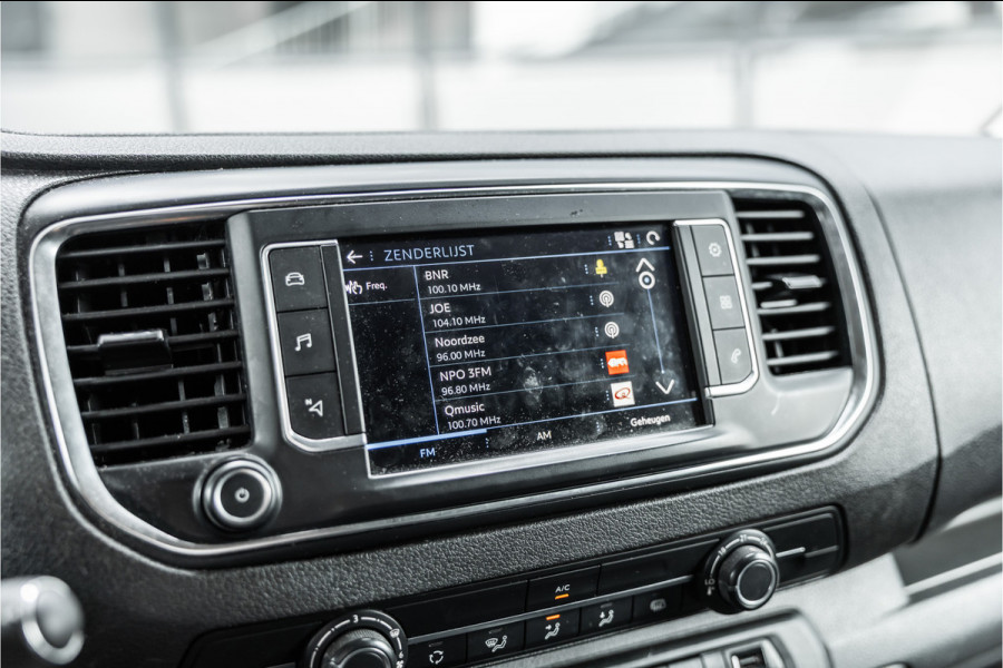 Peugeot Expert 2.0 BlueHDI L2 Premium | CarPlay | Navigatie | 3-Zitter | Cruise control | Airco | Nieuwe APK | Orig. NL Auto | L2H1 | Lang