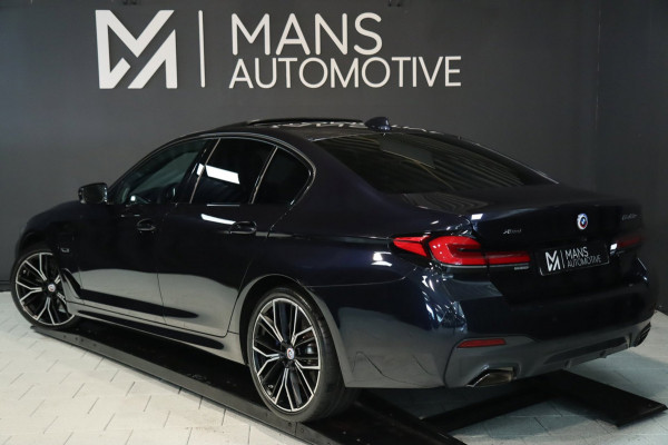 BMW 5 Serie 545e xDrive M Sport / 50 Jahre / PANO / HK / LASER / HUD / 2X MEMORY / CAMERA / SHADOW LINE