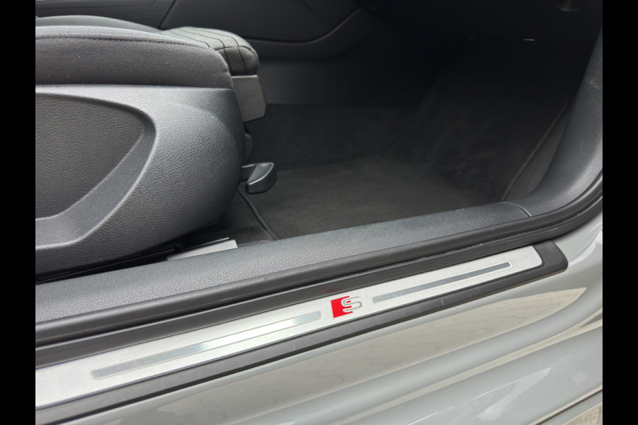 Audi A3 Limousine 35 TFSI S Line Edition Quantum Grau / VirtualCockpit