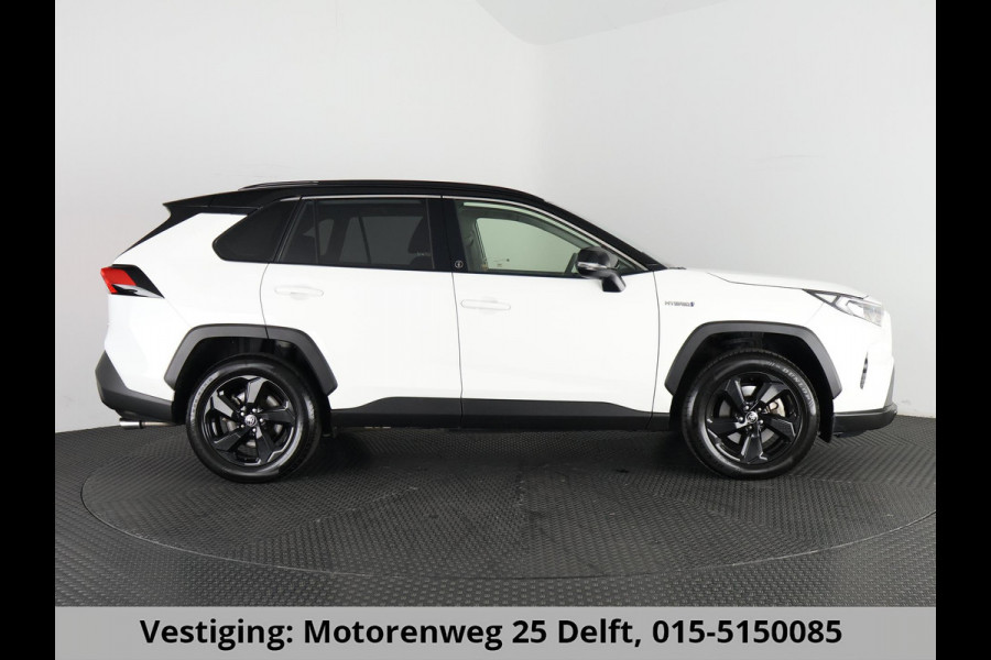 Toyota RAV4 2.5 HYBRID 4WD DYNAMIC PACK GARANTIE TOT 05-2031! SLECHTS 39.000 KM! 1650 KG TREKGEWICHT. STUUR & STOELVERWARMING . NAVIGATIE .PDC V & A .