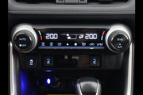 Toyota RAV4 2.5 HYBRID 4WD DYNAMIC PACK GARANTIE TOT 05-2031! SLECHTS 39.000 KM! 1650 KG TREKGEWICHT. STUUR & STOELVERWARMING . NAVIGATIE .PDC V & A .