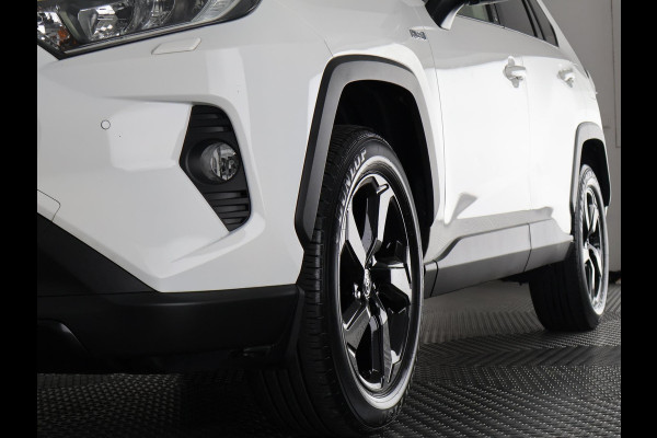 Toyota RAV4 2.5 HYBRID 4WD DYNAMIC PACK GARANTIE TOT 05-2031! SLECHTS 39.000 KM! 1650 KG TREKGEWICHT. STUUR & STOELVERWARMING . NAVIGATIE .PDC V & A .