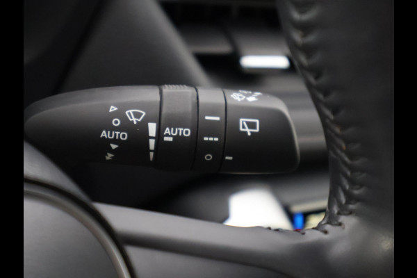 Toyota RAV4 2.5 HYBRID 4WD DYNAMIC PACK GARANTIE TOT 05-2031! SLECHTS 39.000 KM! 1650 KG TREKGEWICHT. STUUR & STOELVERWARMING . NAVIGATIE .PDC V & A .