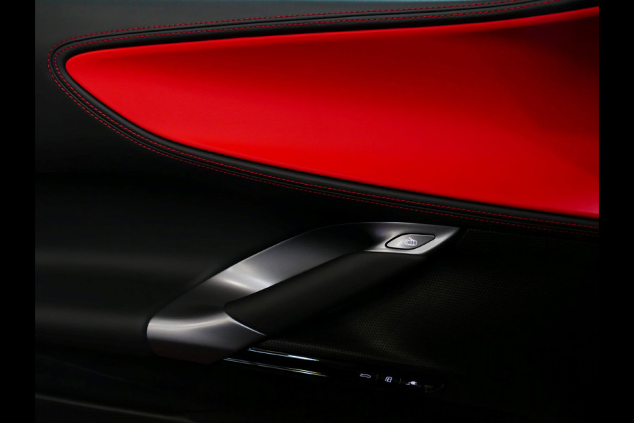 Ferrari SF90 Stradale 4.0 V8 1000 pk INCL BTW/BPM. CARBON SEATS/STUUR LIFT CARPLAY AFS CAMERA phev