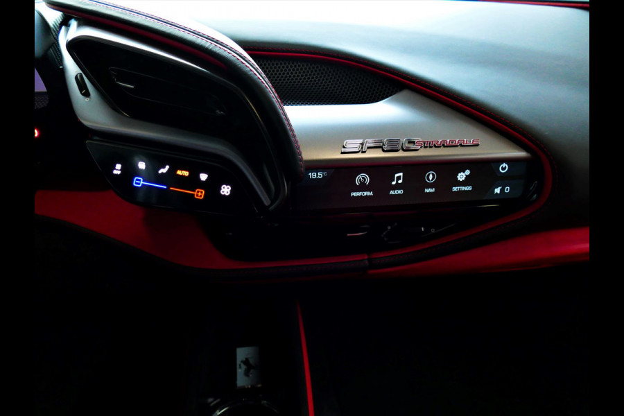 Ferrari SF90 Stradale 4.0 V8 1000 pk INCL BTW/BPM. CARBON SEATS/STUUR LIFT CARPLAY AFS CAMERA phev