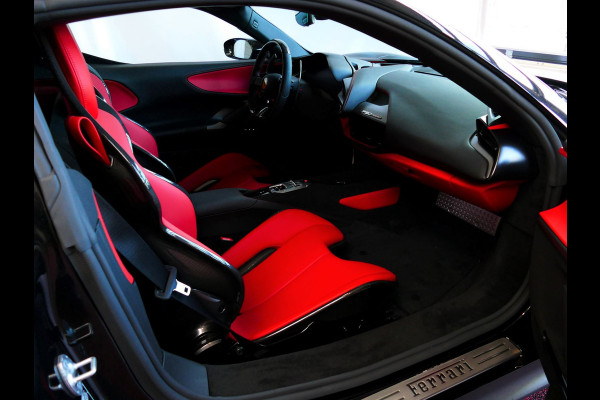 Ferrari SF90 Stradale 4.0 V8 1000 pk INCL BTW/BPM. CARBON SEATS/STUUR LIFT CARPLAY AFS CAMERA phev