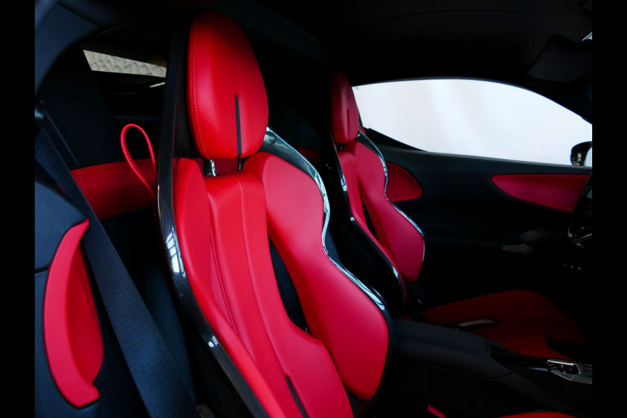 Ferrari SF90 Stradale 4.0 V8 1000 pk INCL BTW/BPM. CARBON SEATS/STUUR LIFT CARPLAY AFS CAMERA phev