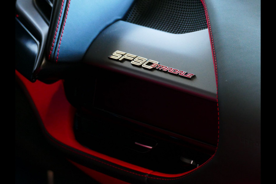 Ferrari SF90 Stradale 4.0 V8 1000 pk INCL BTW/BPM. CARBON SEATS/STUUR LIFT CARPLAY AFS CAMERA phev