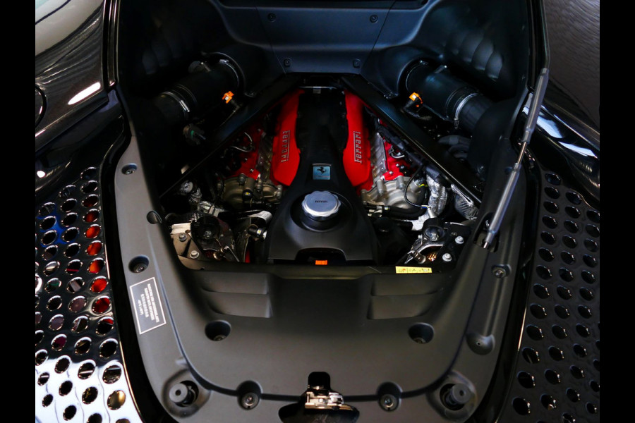 Ferrari SF90 Stradale 4.0 V8 1000 pk INCL BTW/BPM. CARBON SEATS/STUUR LIFT CARPLAY AFS CAMERA phev