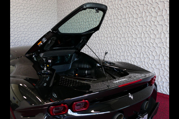 Ferrari SF90 Stradale 4.0 V8 1000 pk INCL BTW/BPM. CARBON SEATS/STUUR LIFT CARPLAY AFS CAMERA phev