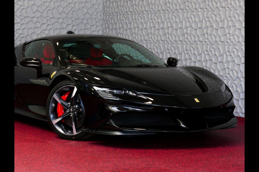 Ferrari SF90 Stradale 4.0 V8 1000 pk INCL BTW/BPM. CARBON SEATS/STUUR LIFT CARPLAY AFS CAMERA phev