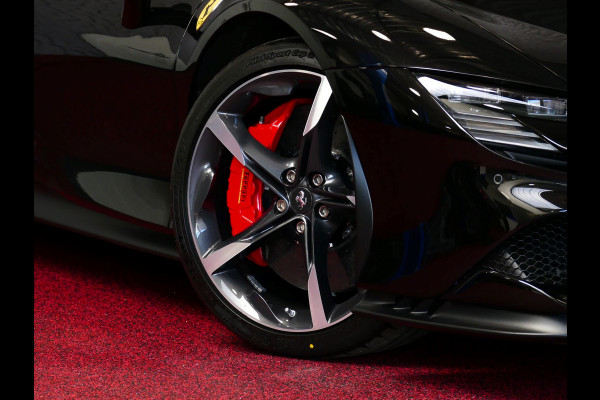 Ferrari SF90 Stradale 4.0 V8 1000 pk INCL BTW/BPM. CARBON SEATS/STUUR LIFT CARPLAY AFS CAMERA phev