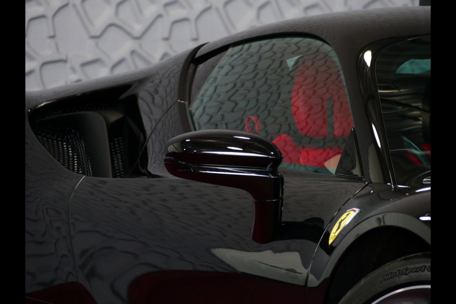 Ferrari SF90 Stradale 4.0 V8 1000 pk INCL BTW/BPM. CARBON SEATS/STUUR LIFT CARPLAY AFS CAMERA phev