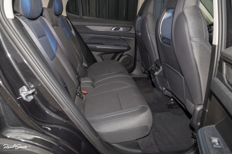 Lynk & Co 01 1.5 All-in geprijsd: inclusief onderhoud, 1 jaar BOVAG-garantie | Panorama dak | Adaptieve cruise | Blis | Memory |